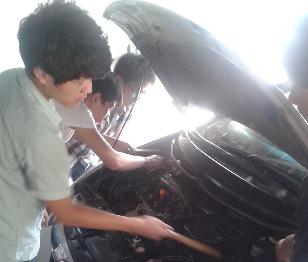 河南鄭州中牟豪爵養(yǎng)車堂-發(fā)動機(jī)清洗實操培訓(xùn)1.jpg